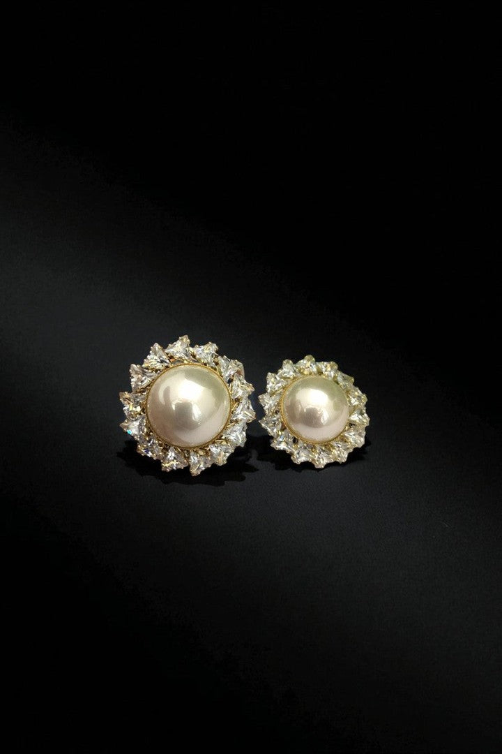 Zara ad pearl earrings
