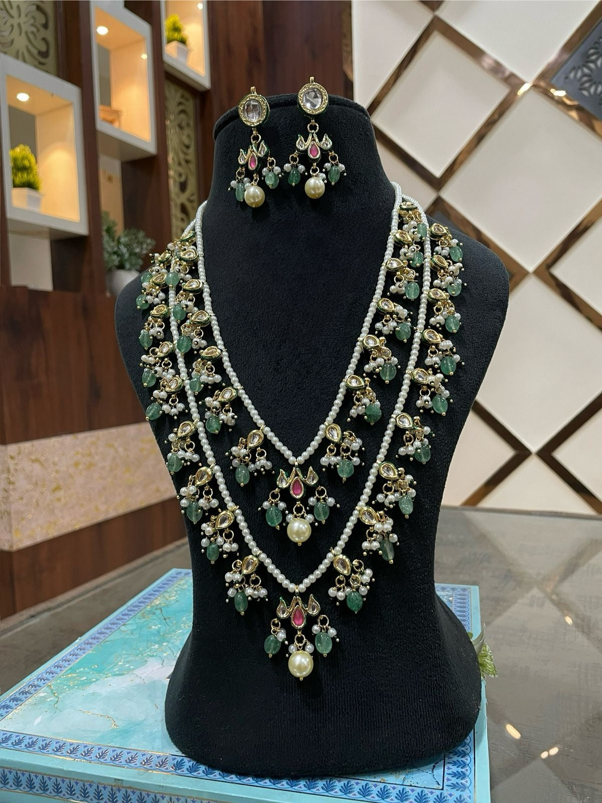 Tejaswini mala kundan set