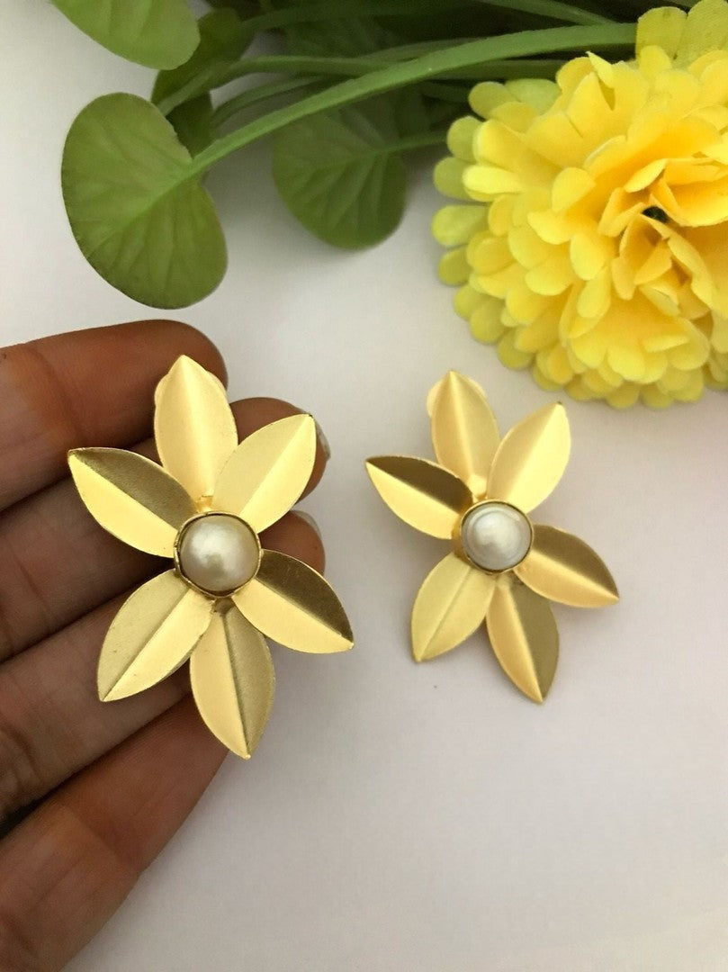Sunehri real pearl earrings