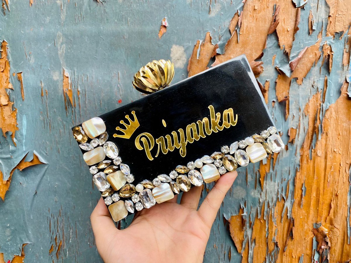 Martina baroque pearl clutch