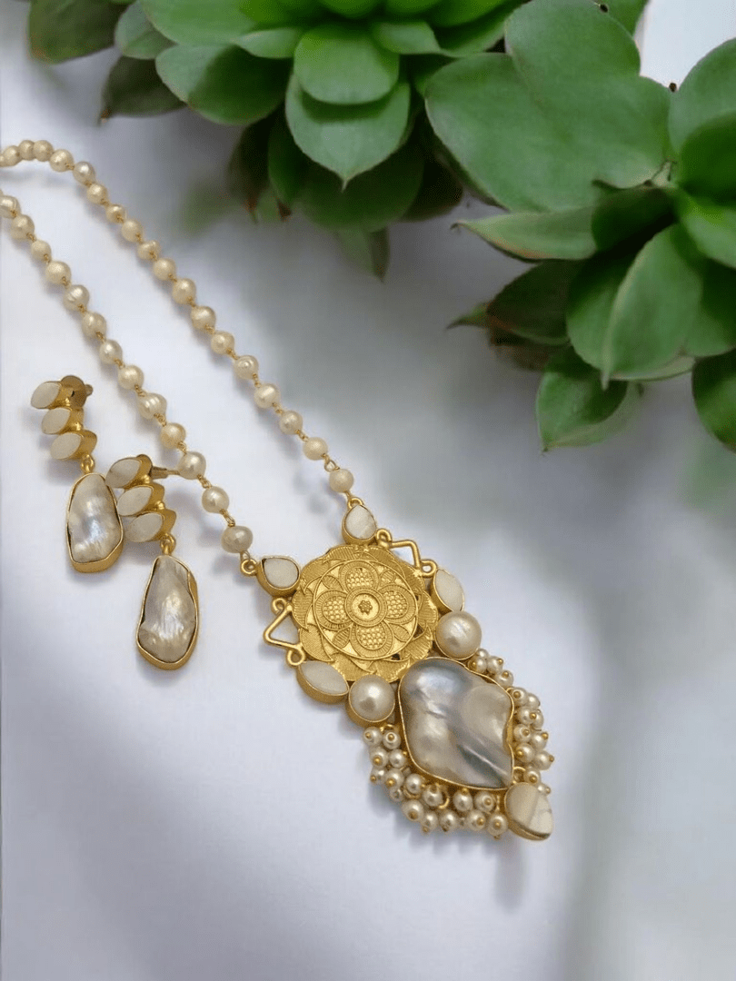Amoli real pearl set