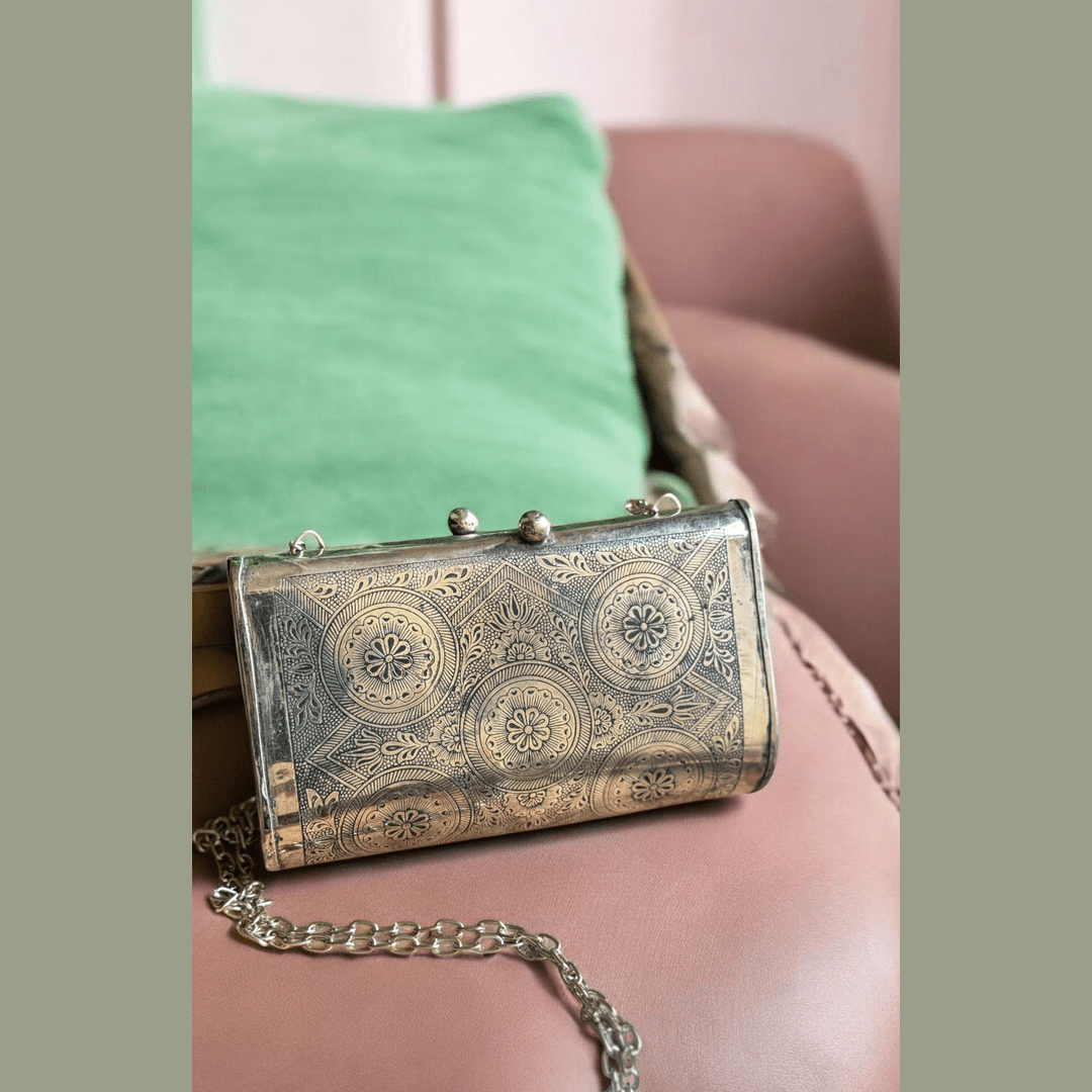 Vibhiksha oxidised clutch
