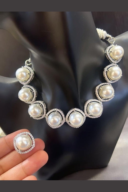 Sneha ad pearl set