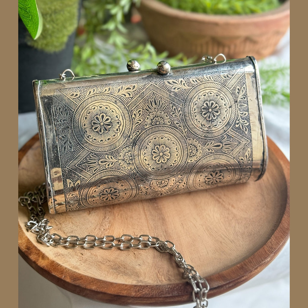 Vibhiksha oxidised clutch