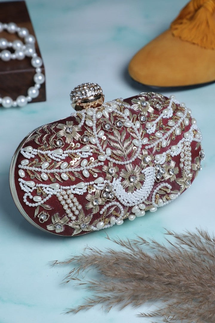 Saanaya clutch