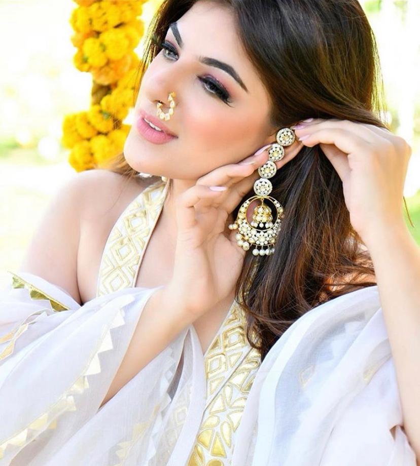 HQ Ad Kundan Long Earrings with Keychain - Aganya kreation