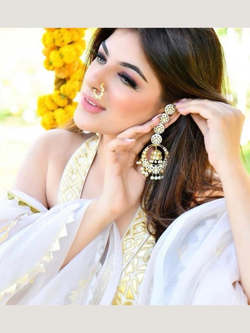 HQ Ad Kundan Long Earrings with Keychain - Aganya kreation